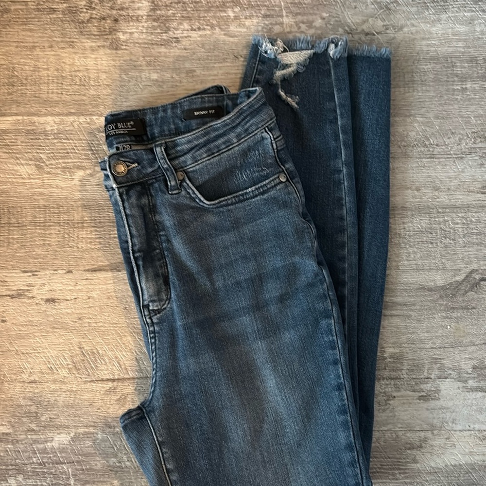 Judy Blue non distressed, skinny fit, shark bite bottom, size 7